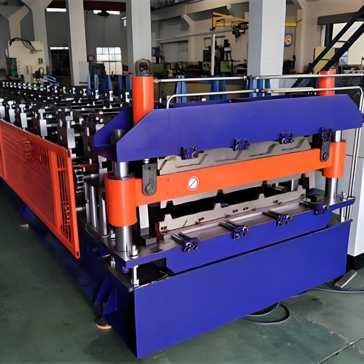 Roll forming machine